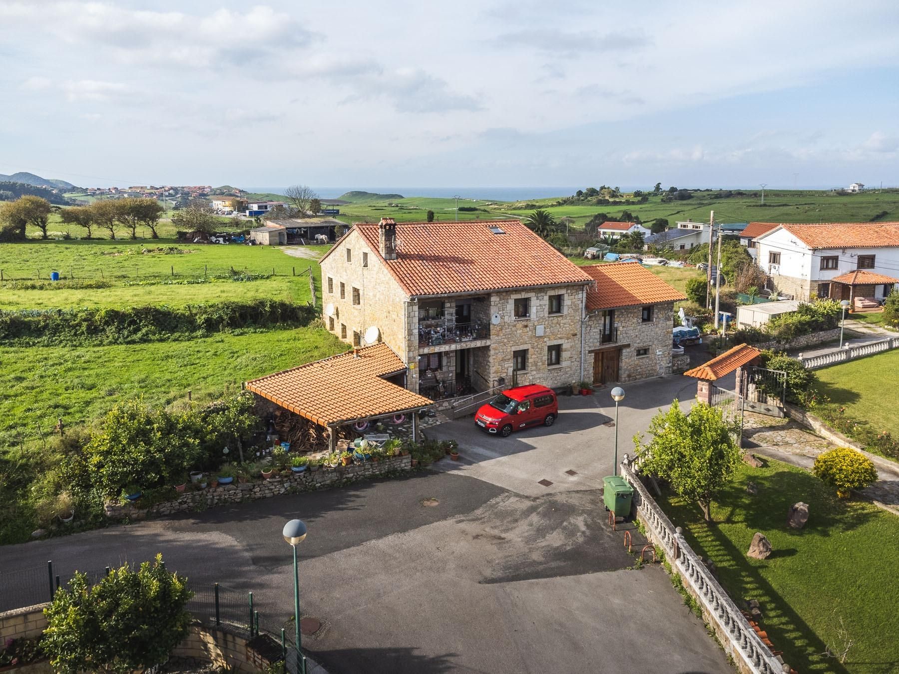 Vista exterior de Casa o xalet en venda en Suances amb Calefacció
