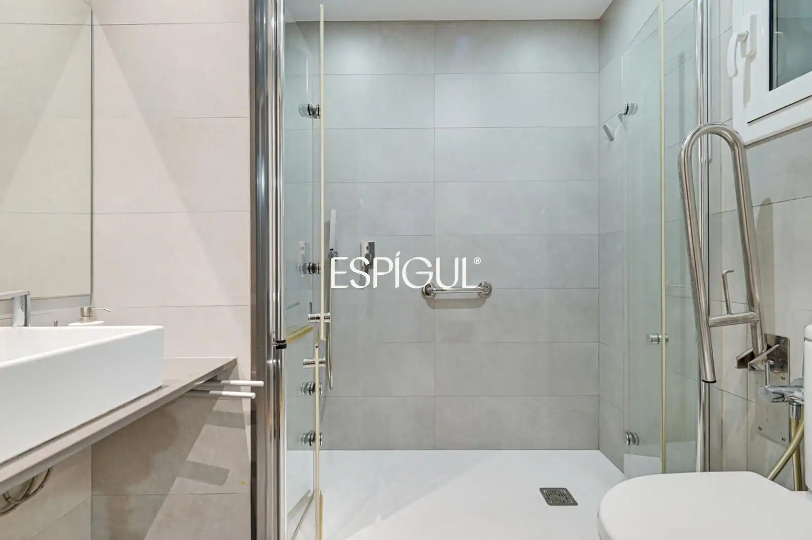 Baño de Piso en venta en Barcelona con Calefacción, Parquet y Terraza