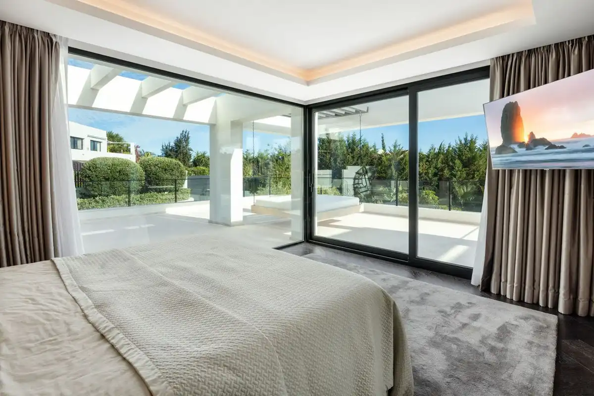 Dormitori de Casa o xalet de lloguer en Marbella amb Aire condicionat, Jardí privat i Terrassa