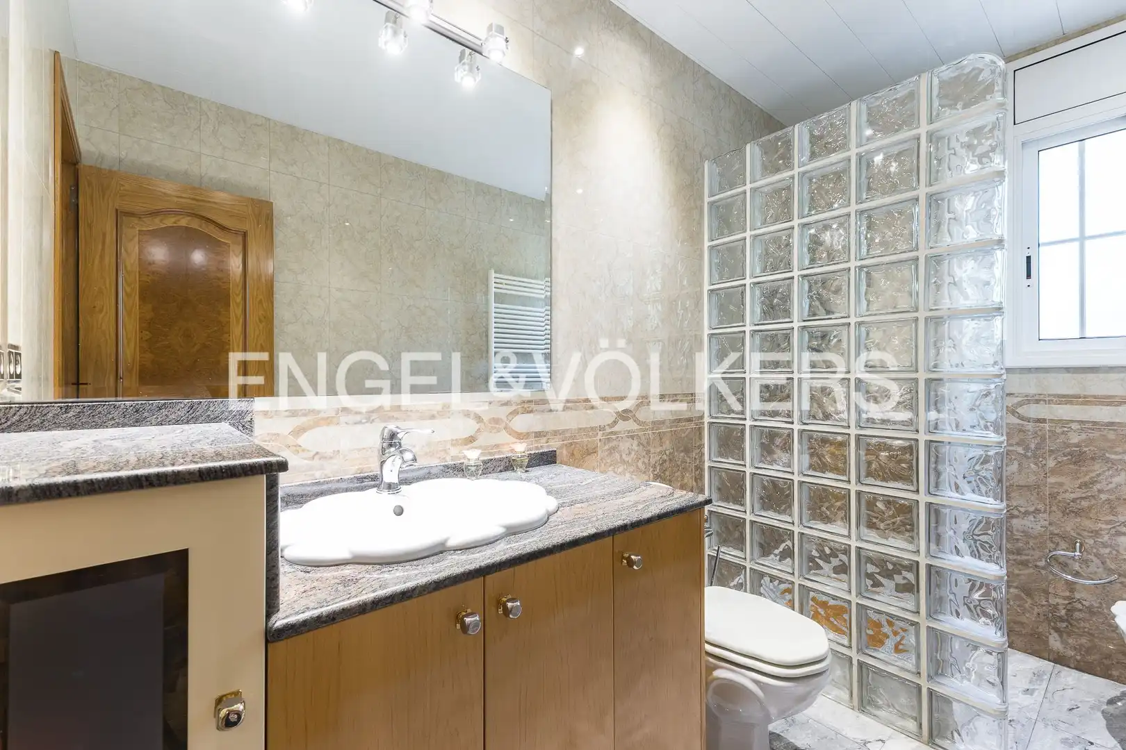 Baño de Casa o chalet en venta en Molins de Rei con Aire acondicionado, Calefacción y Jardín privado