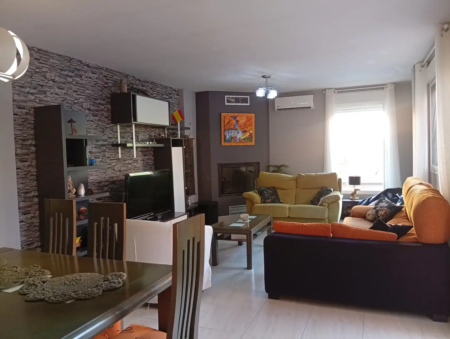 Sala d'estar de Casa adosada en venda en Daganzo de Arriba amb Aire condicionat, Calefacció i Jardí privat