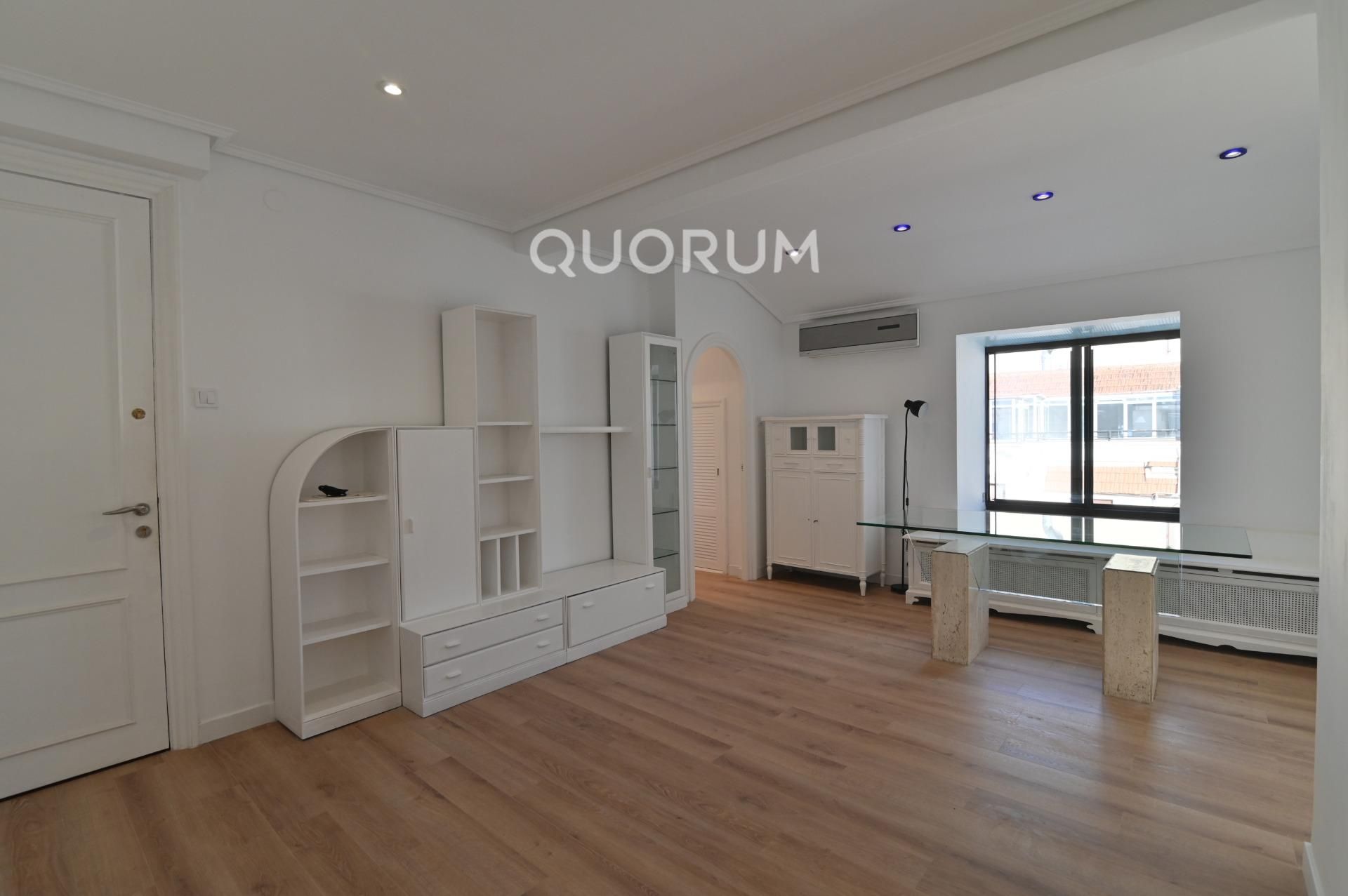 Living room of Flat for rent in Bilbao   with Air Conditioner and Heating