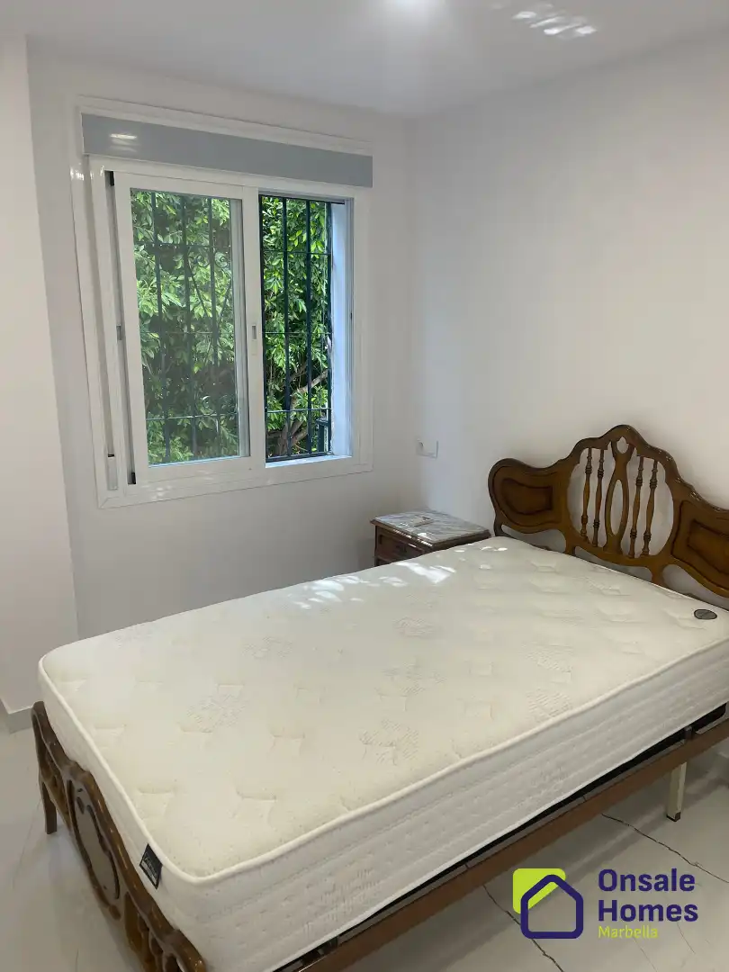 Bedroom of Flat for sale in Marbella