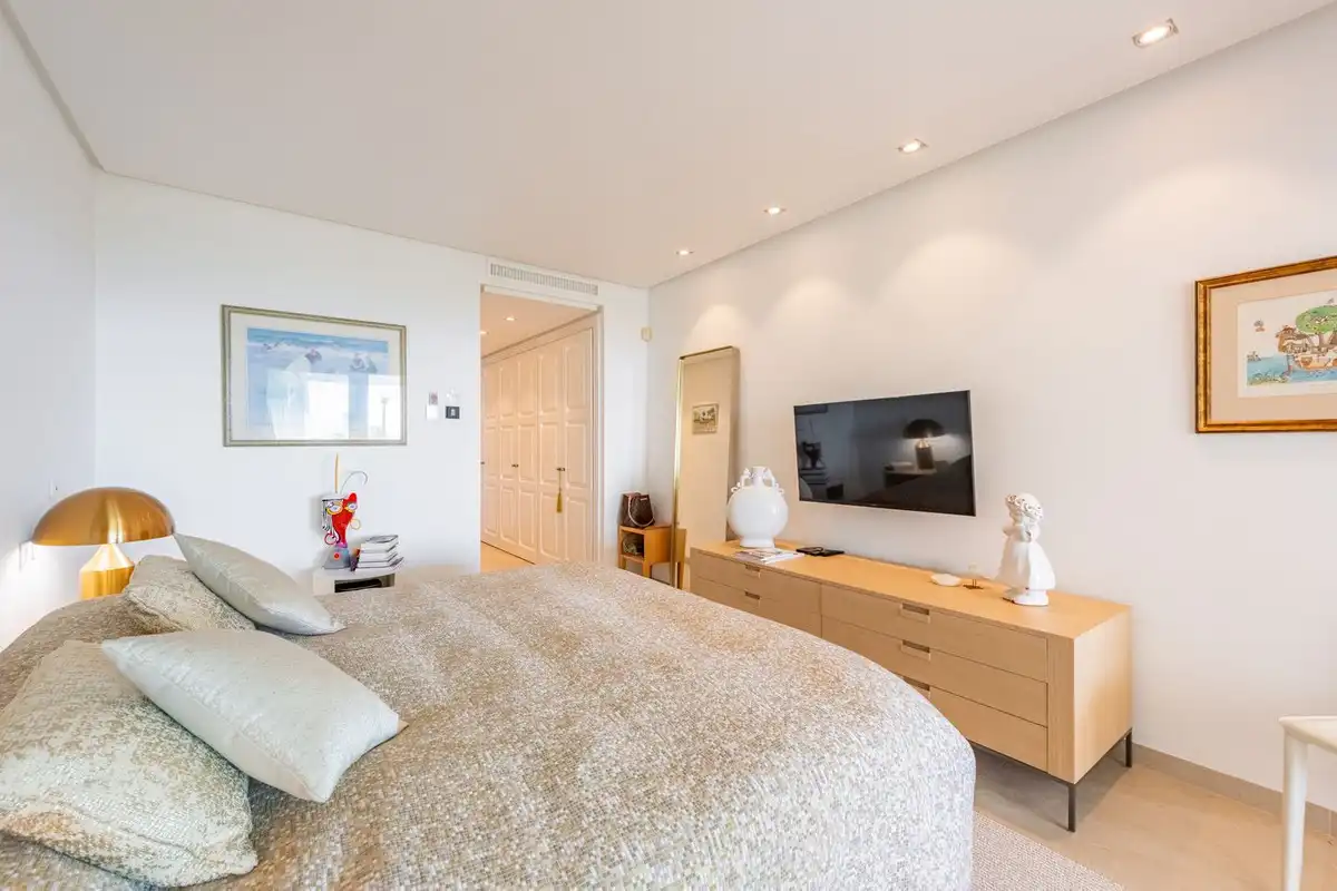 Bedroom of Flat for sale in Estepona  with Air Conditioner, Terrace and Storage room