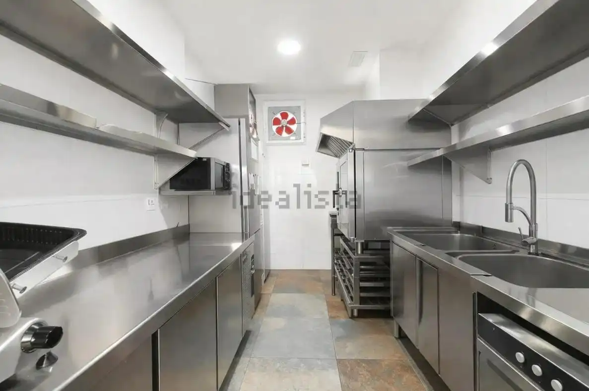 Cuina de Local de lloguer en Alicante / Alacant amb Aire condicionat i Moblat