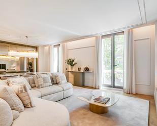 Living room of Flat to rent in  Madrid Capital  with Air Conditioner, Heating and Terrace