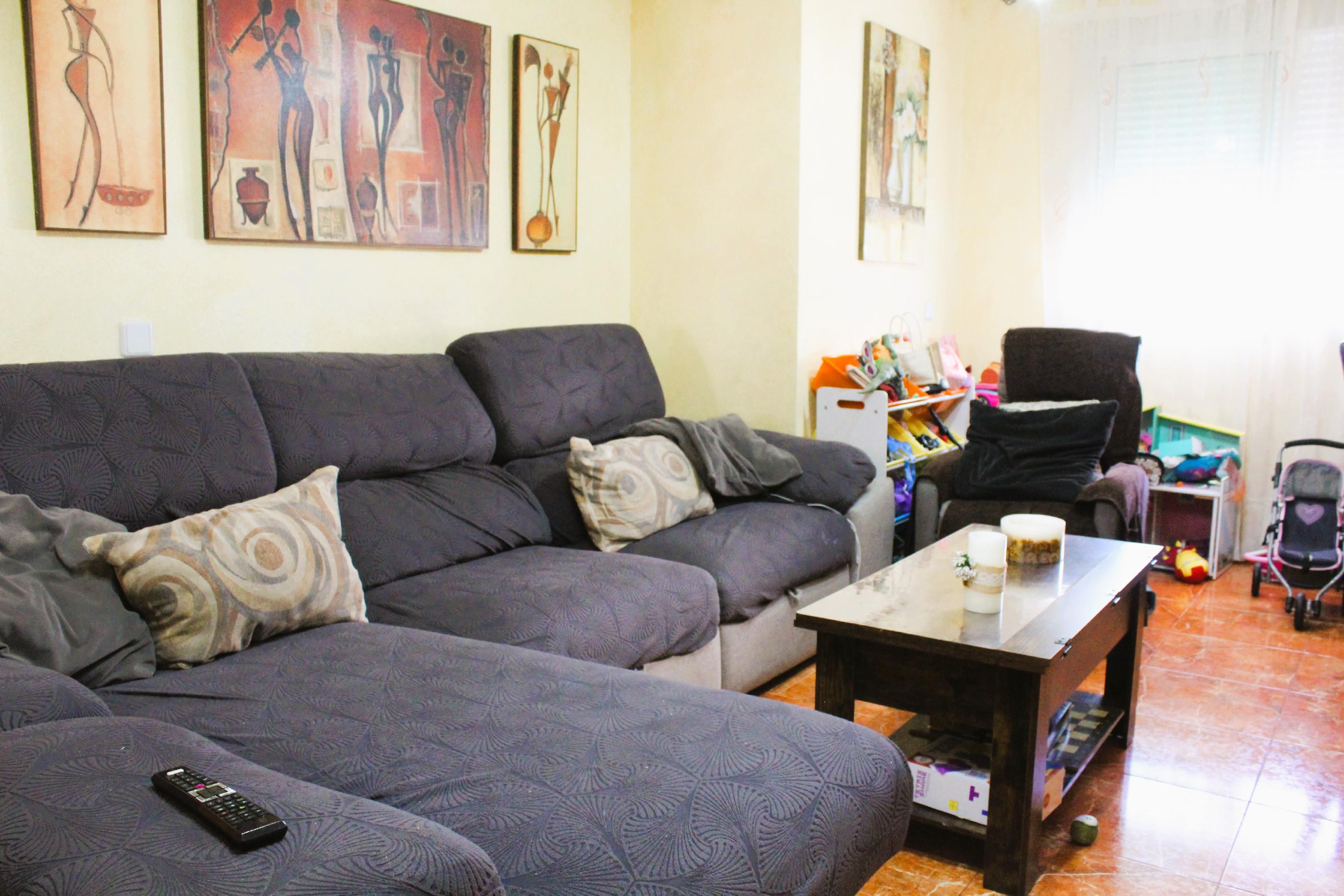 Sala d'estar de Casa adosada en venda en Orihuela amb Aire condicionat, Terrassa i Balcó