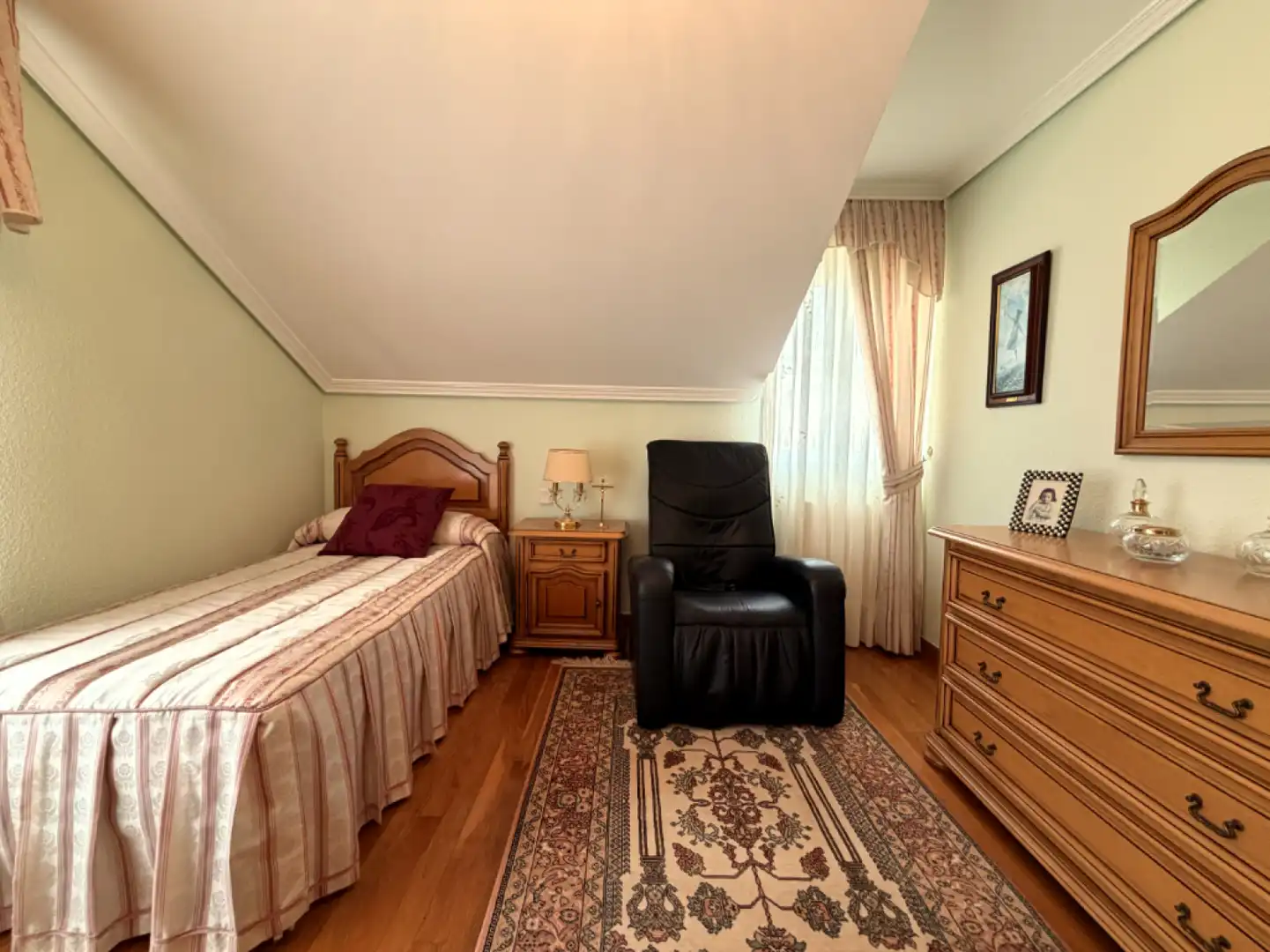 Schlafzimmer von Haus oder Chalet zum Verkauf in Piélagos mit Heizung, Privatgarten und Terrasse