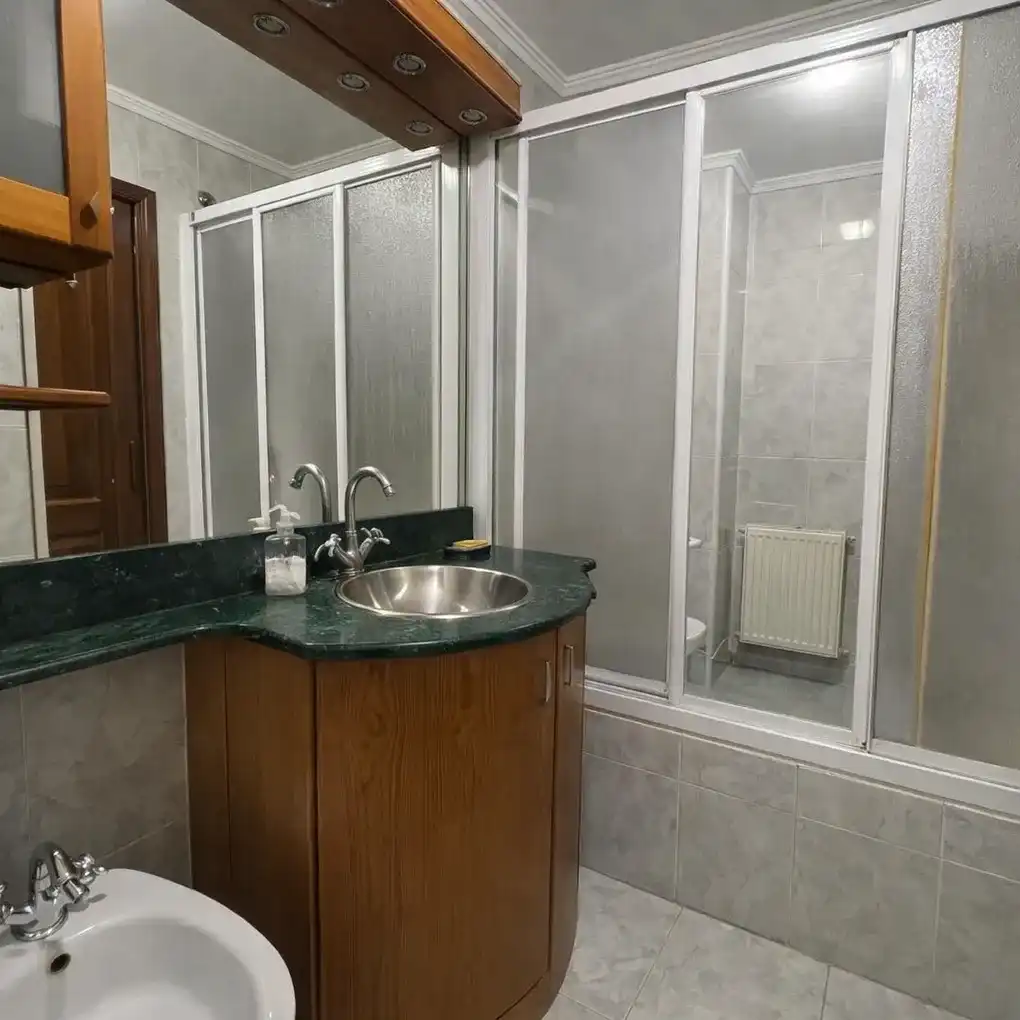 Badezimmer von Wohnung zum Verkauf in Vitoria - Gasteiz mit Heizung und Abstellraum