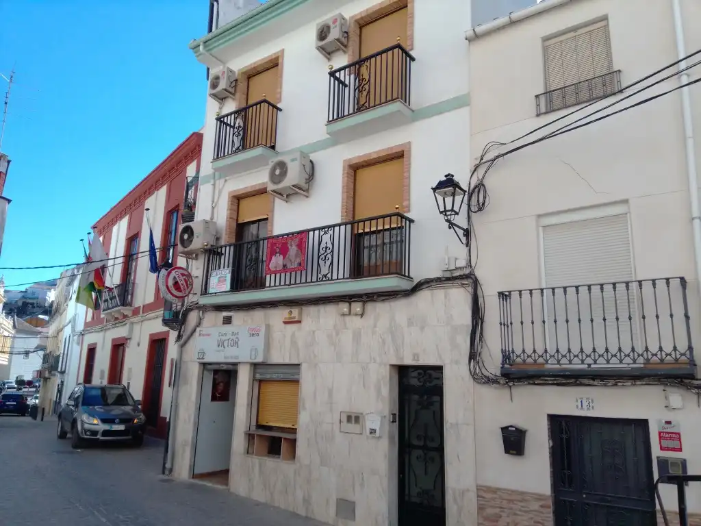 Außenansicht von Einfamilien-Reihenhaus zum Verkauf in Martos mit Klimaanlage, Heizung und Terrasse