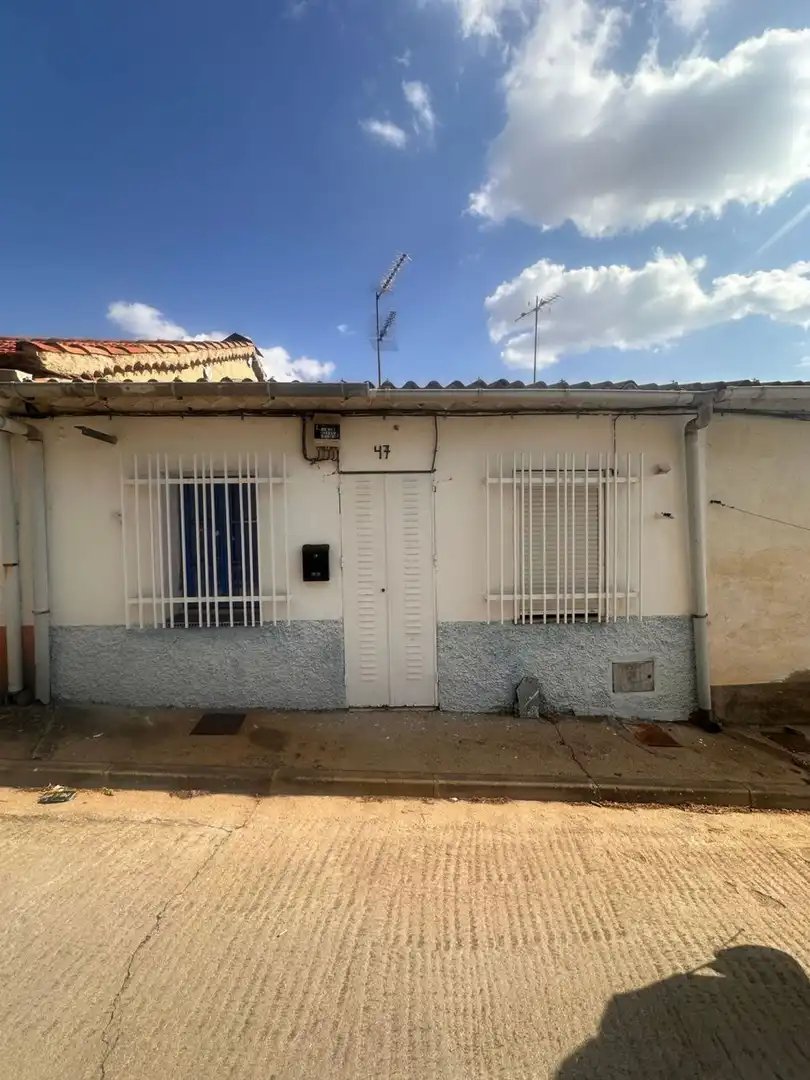 Vista exterior de Casa o xalet en venda en El Hoyo de Pinares  amb Traster