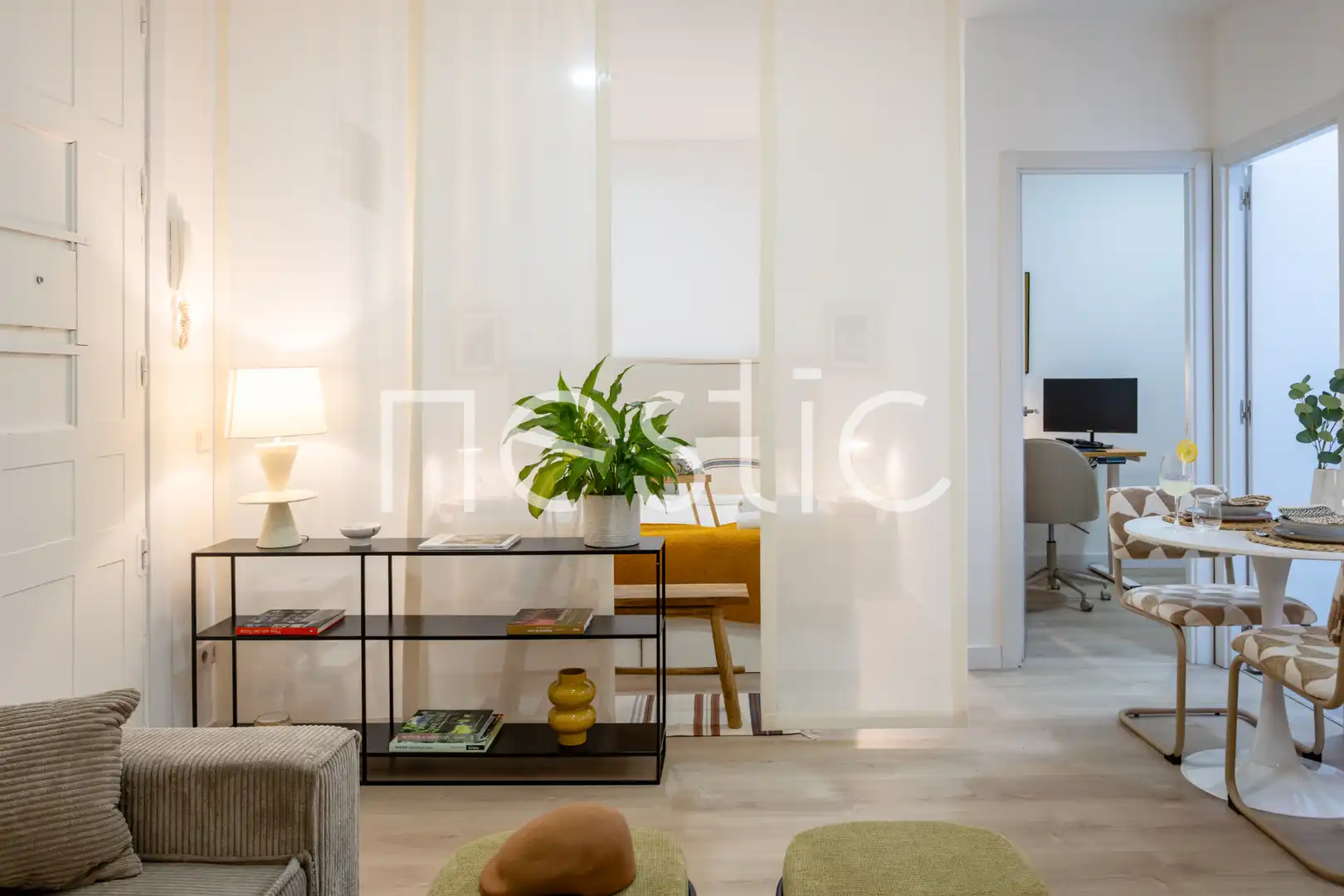 Sala de estar de Apartamento de alquiler en Madrid con Aire acondicionado, Calefacción y Amueblado