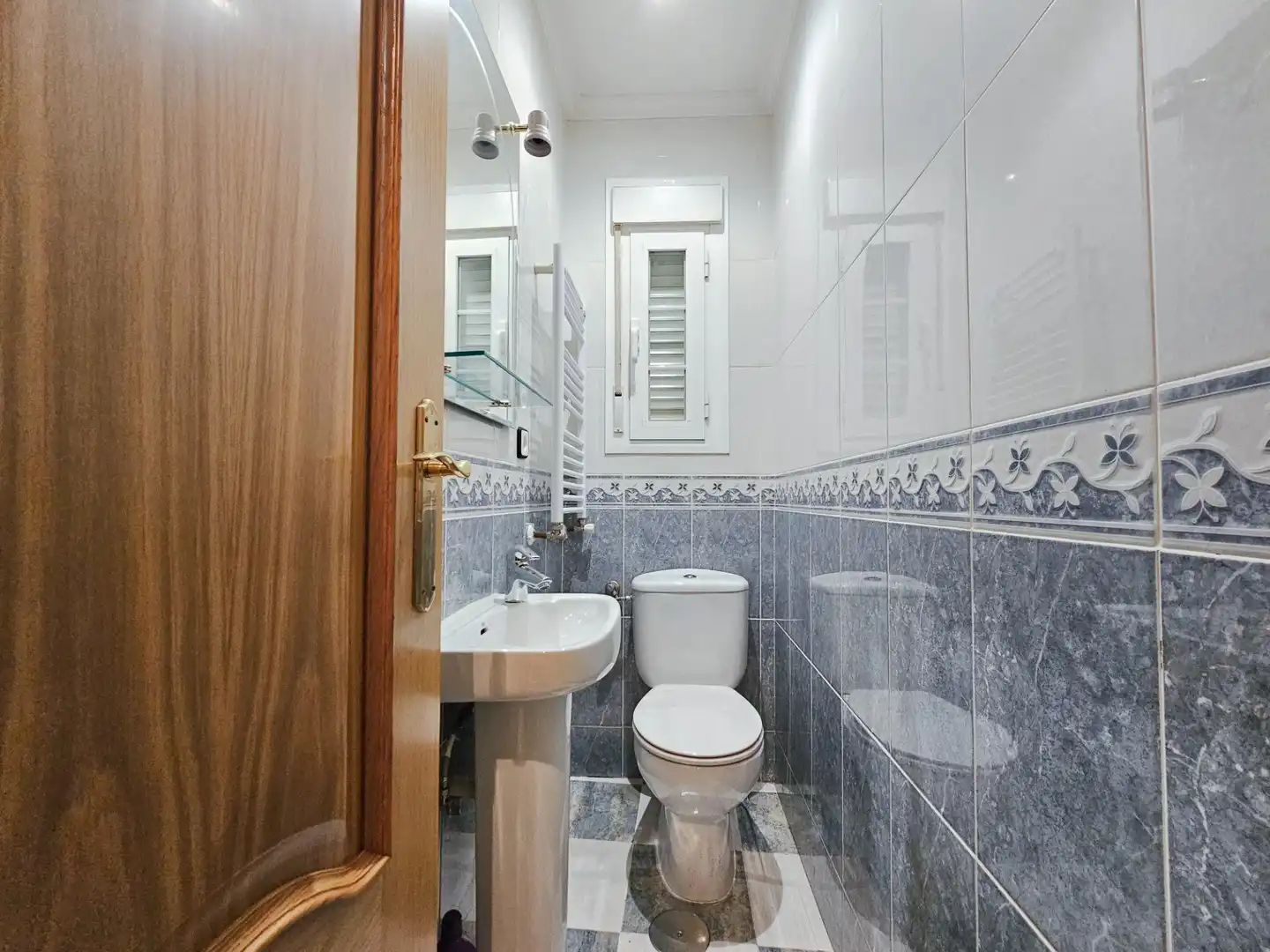 Bathroom of Ground floor for sale in Madrid