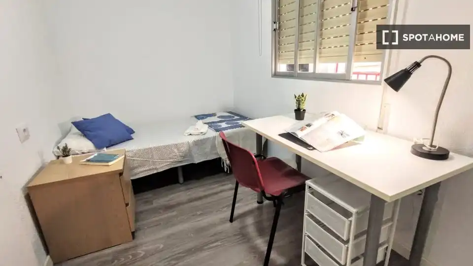 Habitación de Piso de alquiler en Burjassot con Aire acondicionado, Calefacción y Amueblado