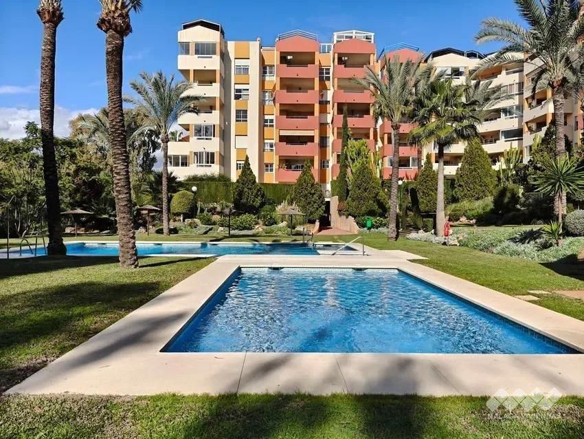 Swimming pool of Flat for sale in Estepona  with Air Conditioner, Terrace and Community pool