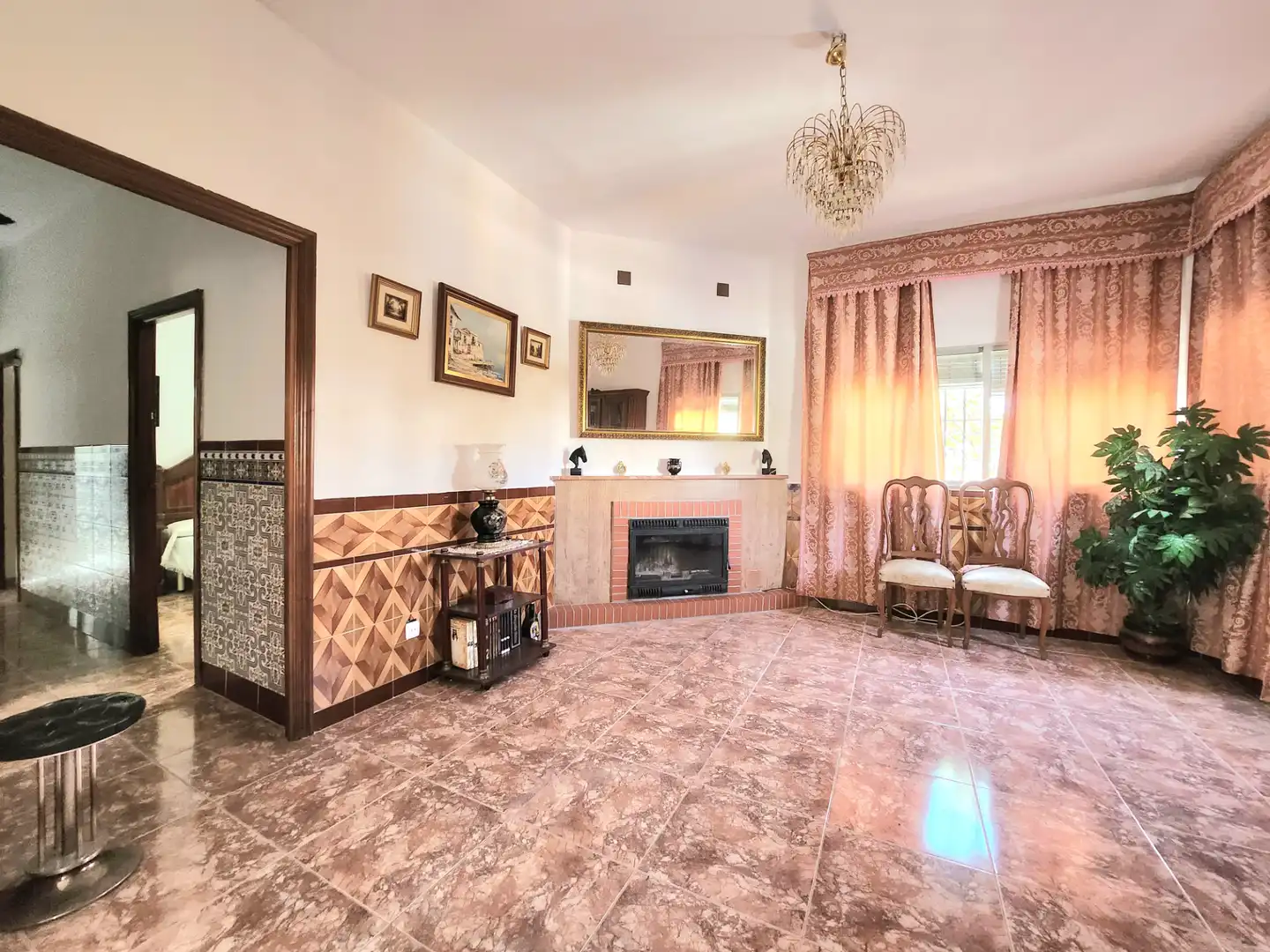 Wohnzimmer von Haus oder Chalet zum Verkauf in Alcalá de Guadaira mit Privatgarten, Terrasse und Abstellraum