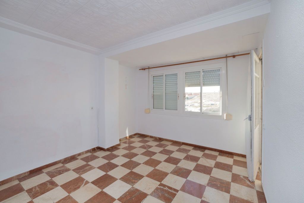 Pis en venda a C/ Teulada, Los Ángeles