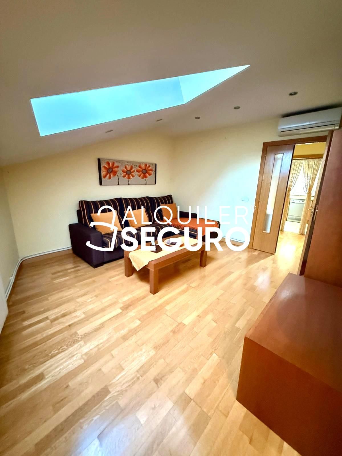 Living room of Attic to rent in Villarejo de Salvanés  with Air Conditioner, Heating and Furnished