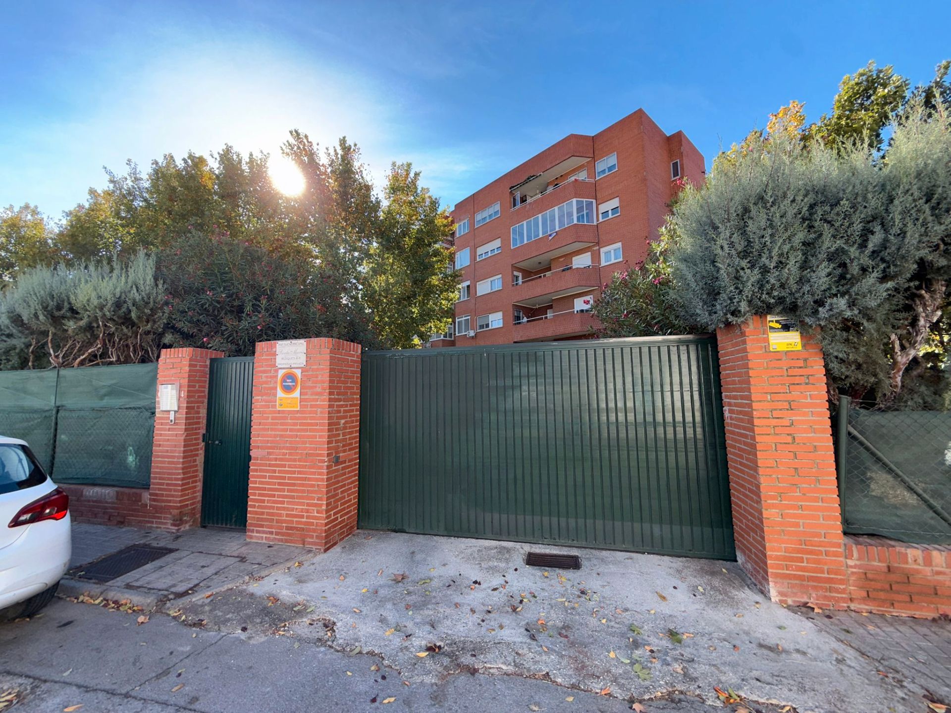 Vista exterior de Piso en venta en Tomelloso con Terraza, Balcón y Piscina comunitaria