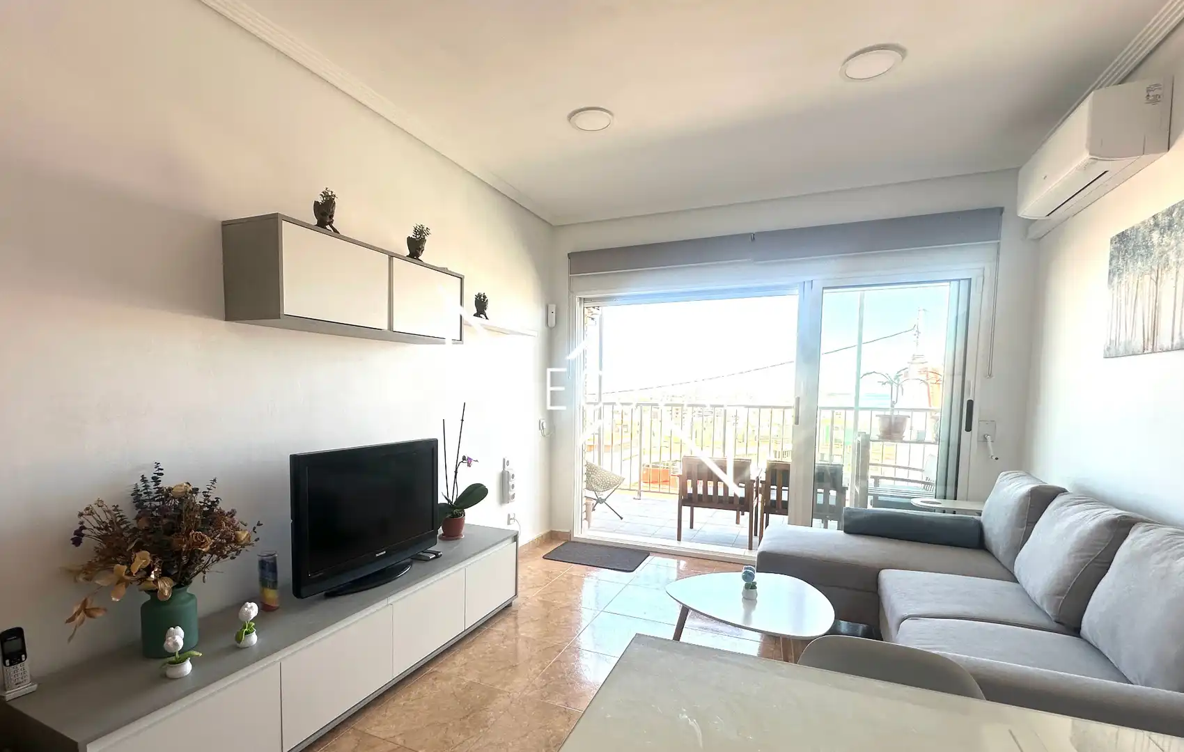 Sala d'estar de Apartament en venda en Sueca amb Aire condicionat, Terrassa i Moblat