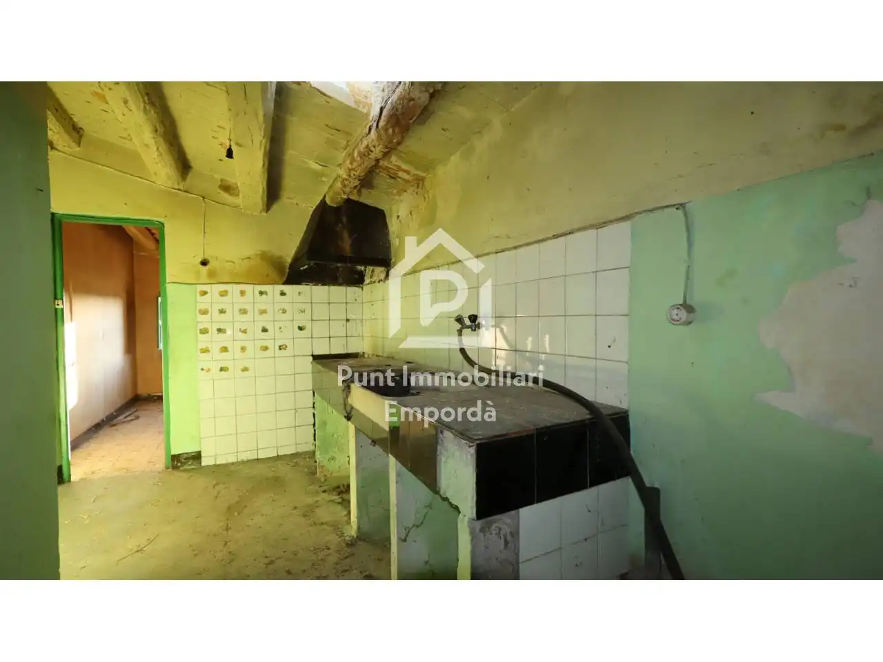 Kitchen of Houses for sale in Santa Llogaia d'Àlguema