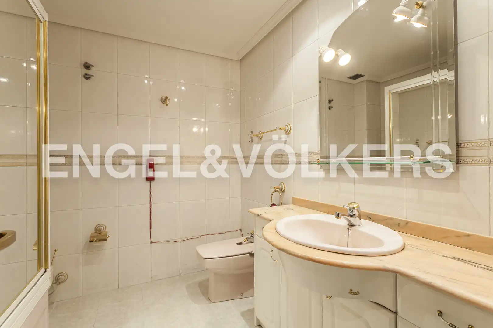 Bathroom of Detached homes for rent in Madrid  with Air Conditioner, Heating and Private garden
