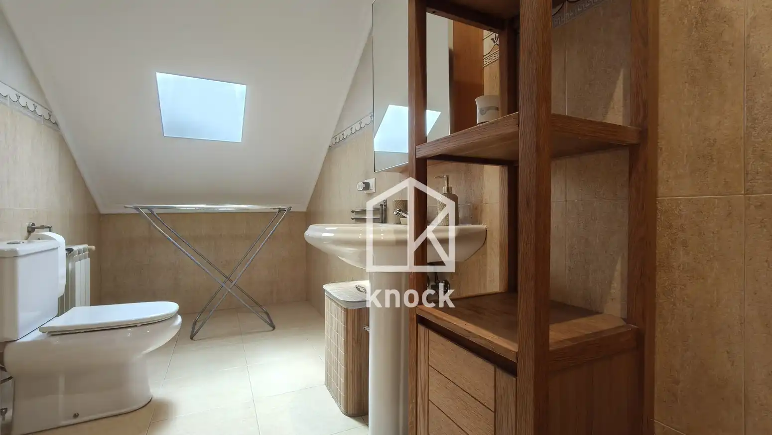 Bathroom of Flat for rent in Navia  with Heating, Parquet flooring and Furnished