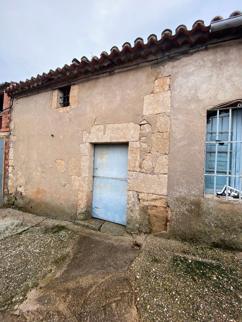 Vista exterior de Casa o xalet en venda en Villamor de los Escuderos amb Jardí privat i Traster