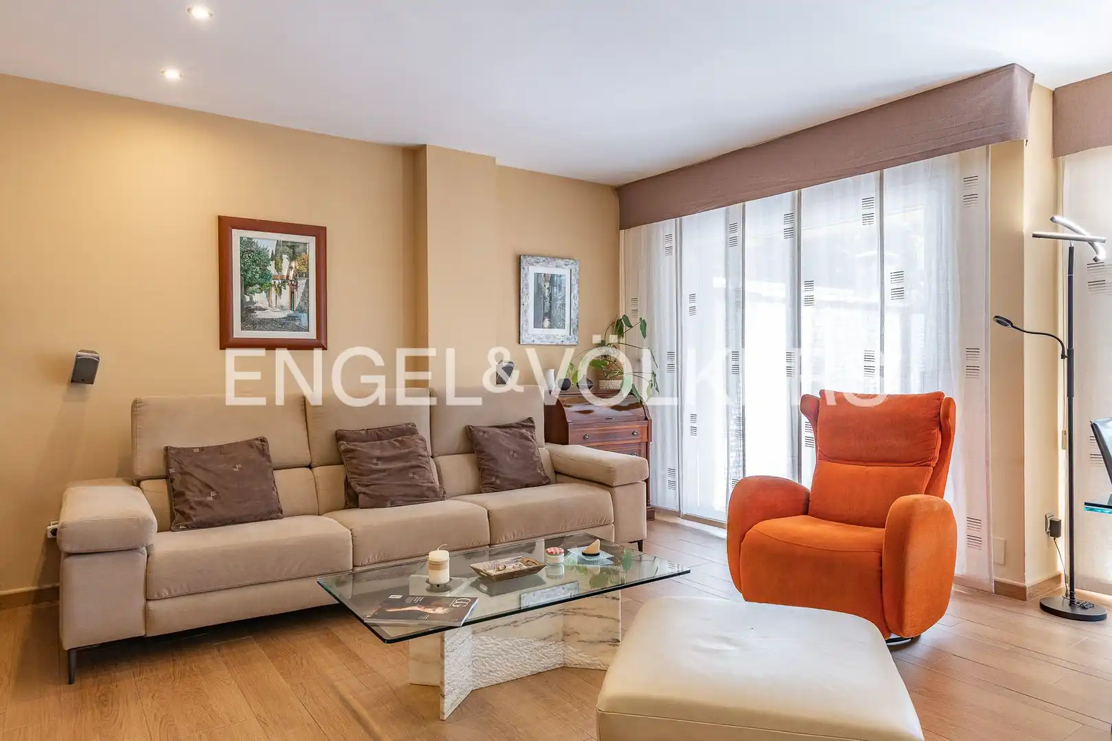 Sala d'estar de Casa o xalet en venda en Cerdanyola del Vallès amb Aire condicionat, Calefacció i Jardí privat
