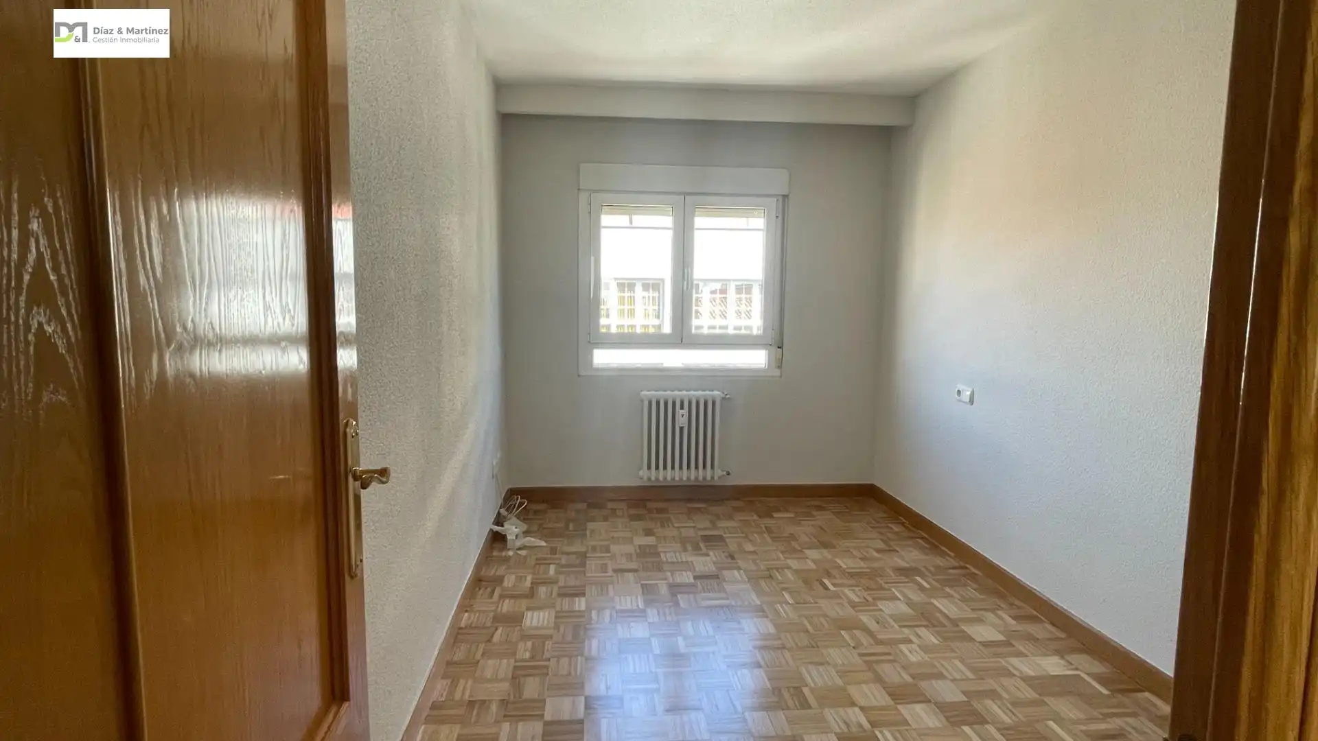 Habitación de Piso en venta en León Capital  con Calefacción, Parquet y Terraza
