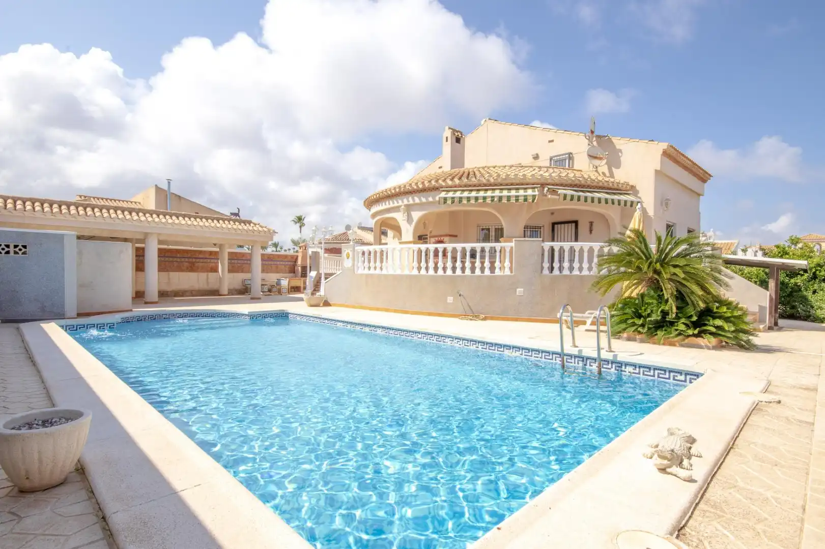 Detached house with pool for sale in P FLAMENCA CL 5