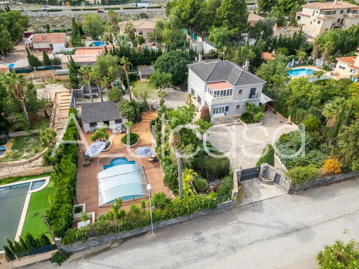 Vista exterior de Casa o xalet en venda en Alicante / Alacant amb Aire condicionat, Jardí privat i Terrassa