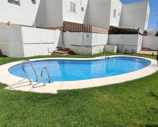 Piscina de Casa adosada en venda en Puerto Real amb Terrassa