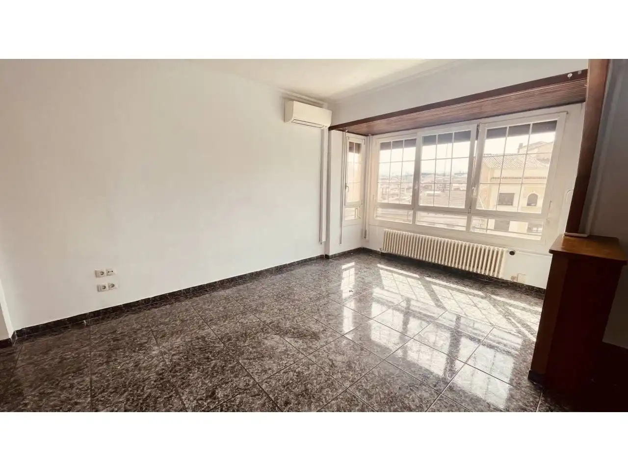 Vista exterior de Piso en venta en Manresa con Aire acondicionado y Calefacción