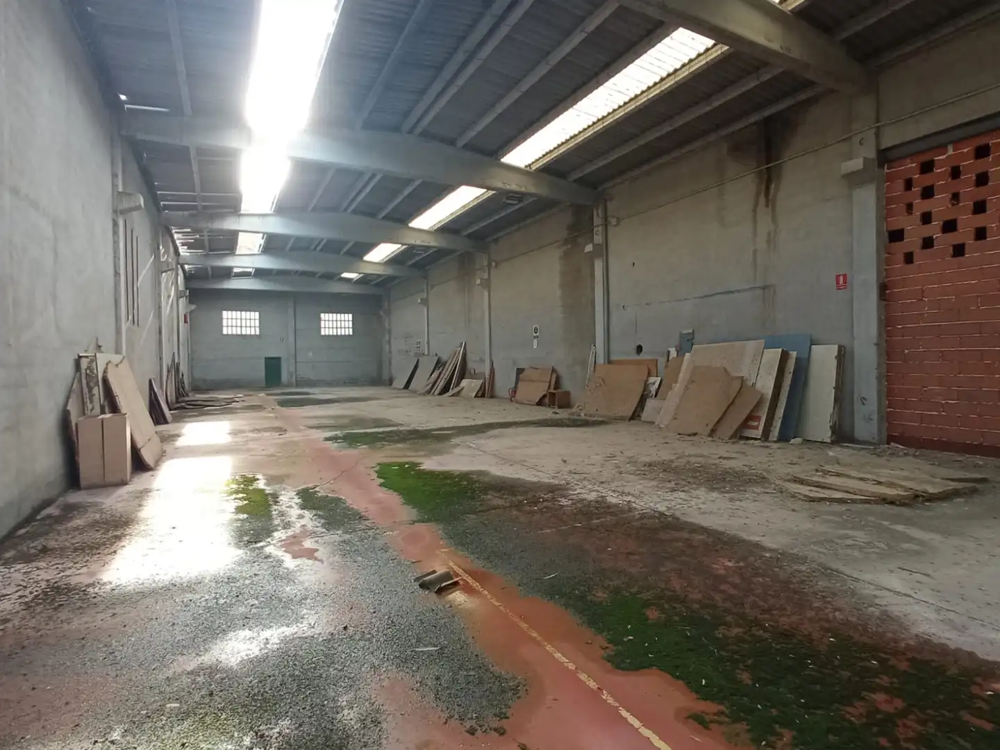 Vista exterior de Nave industrial en venta en Cadrete