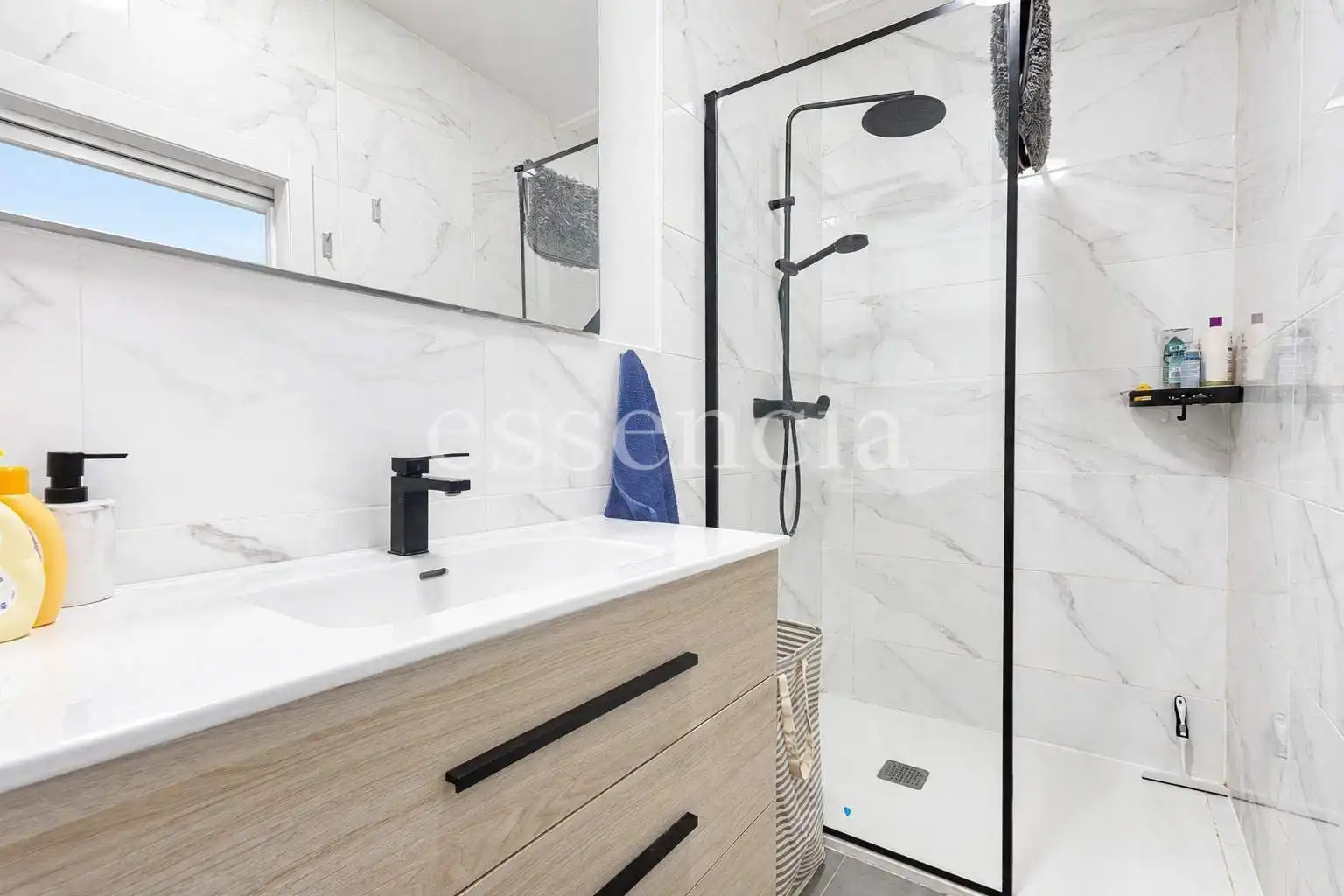 Bathroom of Attic for sale in Gandia  with Air Conditioner, Heating and Terrace