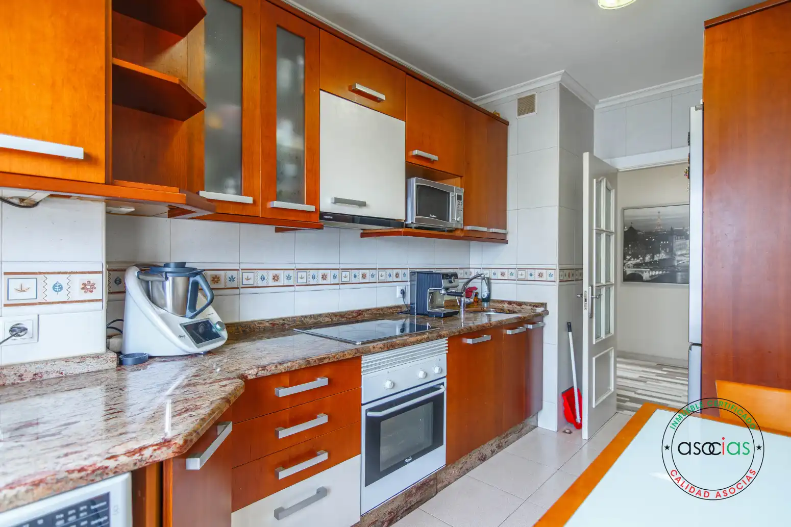 Cuina de Pis en venda en Oviedo  amb Calefacció, Parquet i Traster