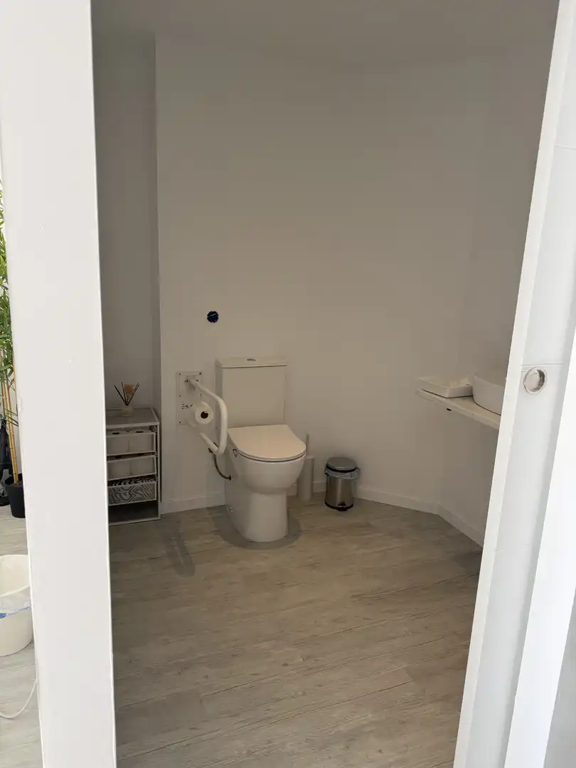 Badezimmer von Geschaftsraum zur Miete in  Palma de Mallorca mit Klimaanlage