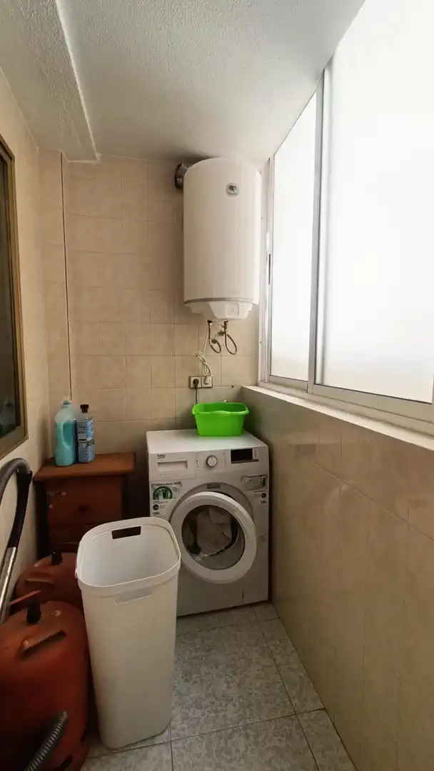 Bathroom of Flat for rent in Elche / Elx  with Air Conditioner, Furnished and Balcony
