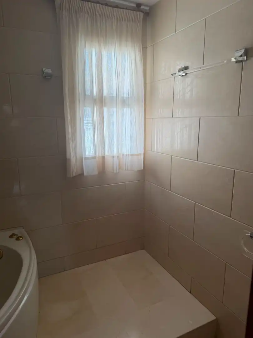 Bany de Àtic de lloguer en Granada amb Terrassa, Forn i Rentadora