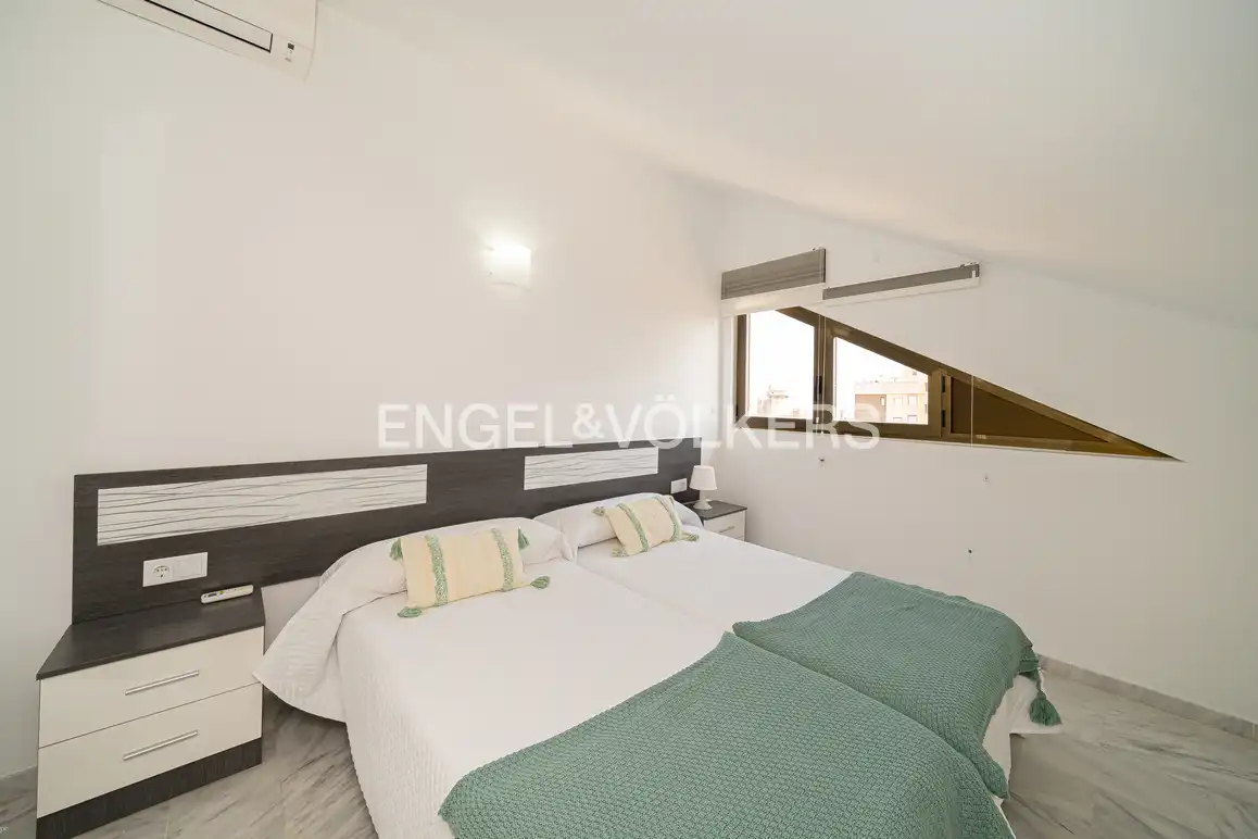 Bedroom of Attic for sale in Benidorm  with Air Conditioner and Community pool