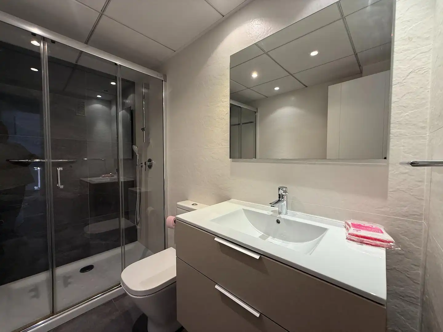 Baño de Piso de alquiler en Zaragoza con Aire acondicionado, Calefacción y Parquet