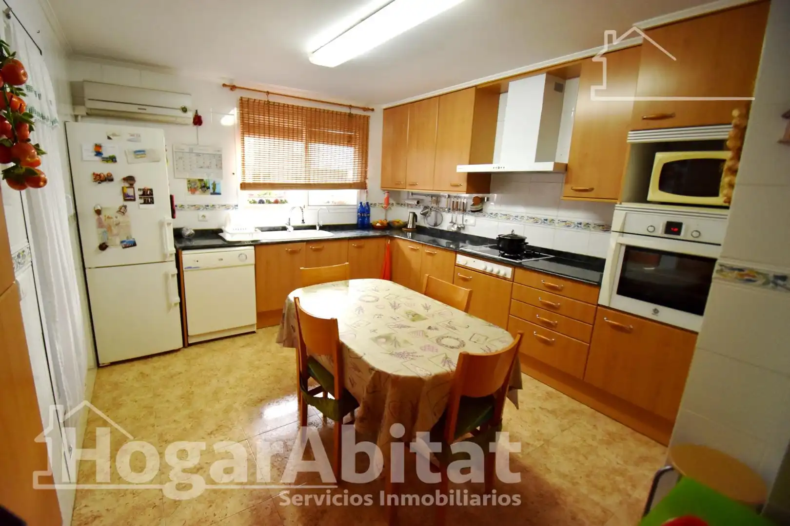 Cuina de Casa adosada en venda en Vila-real amb Aire condicionat, Calefacció i Terrassa