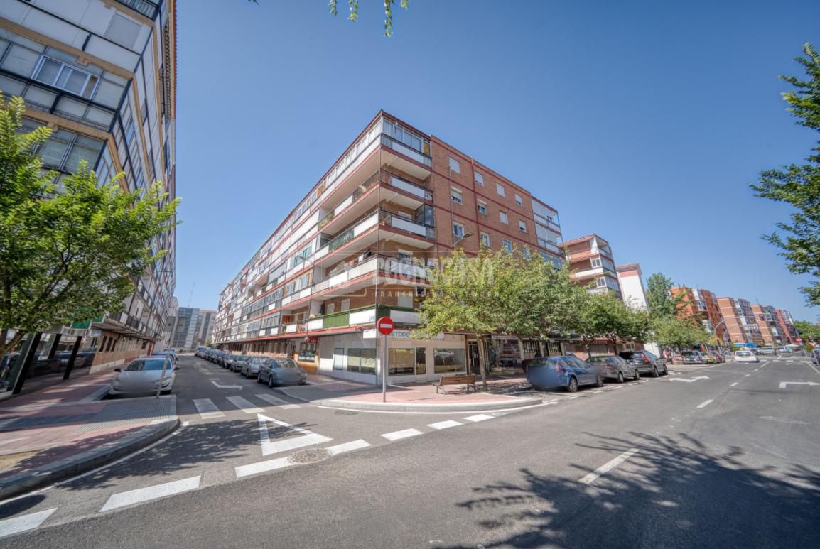 Vista exterior de Piso en venta en Valladolid Capital con Balcón
