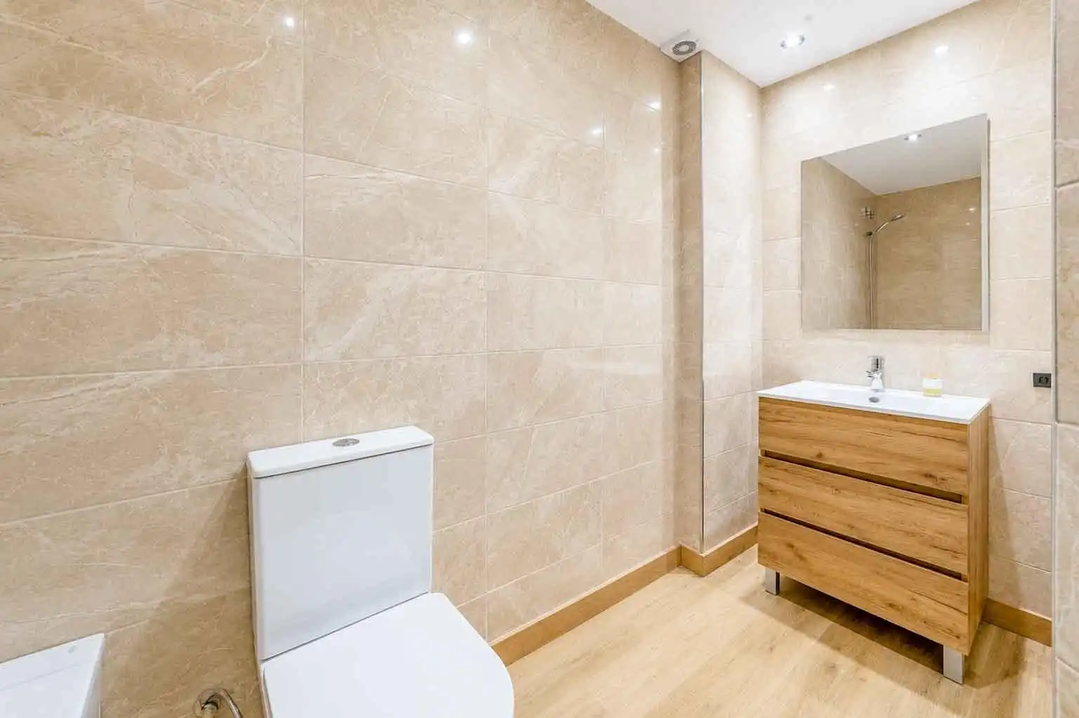 Bathroom of Flat for sale in Sitges  with Air Conditioner, Heating and Parquet flooring