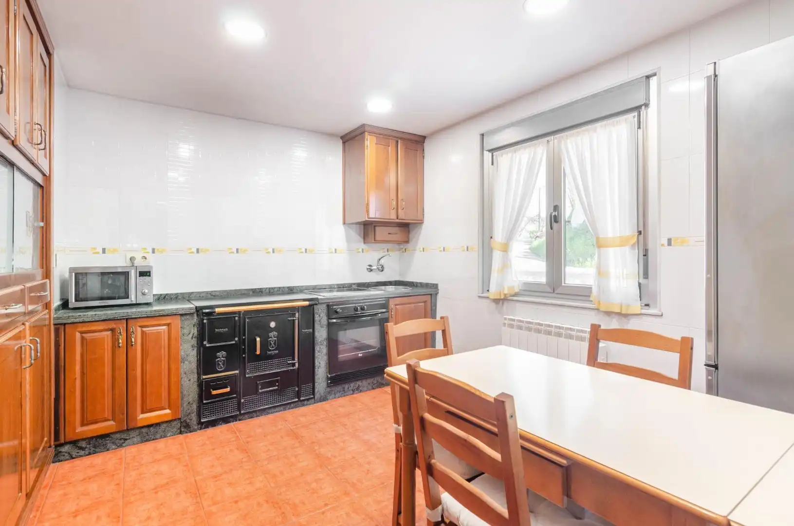 Cuina de Casa o xalet en venda en Siero amb Calefacció, Jardí privat i Moblat