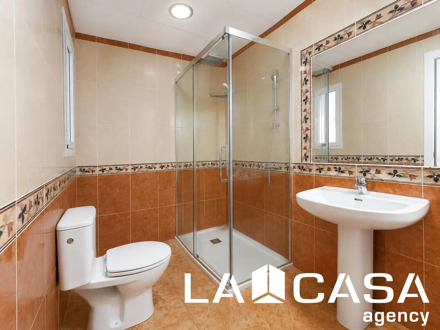 Bathroom of Houses for sale in Dos Hermanas  with Air Conditioner, Furnished and Oven