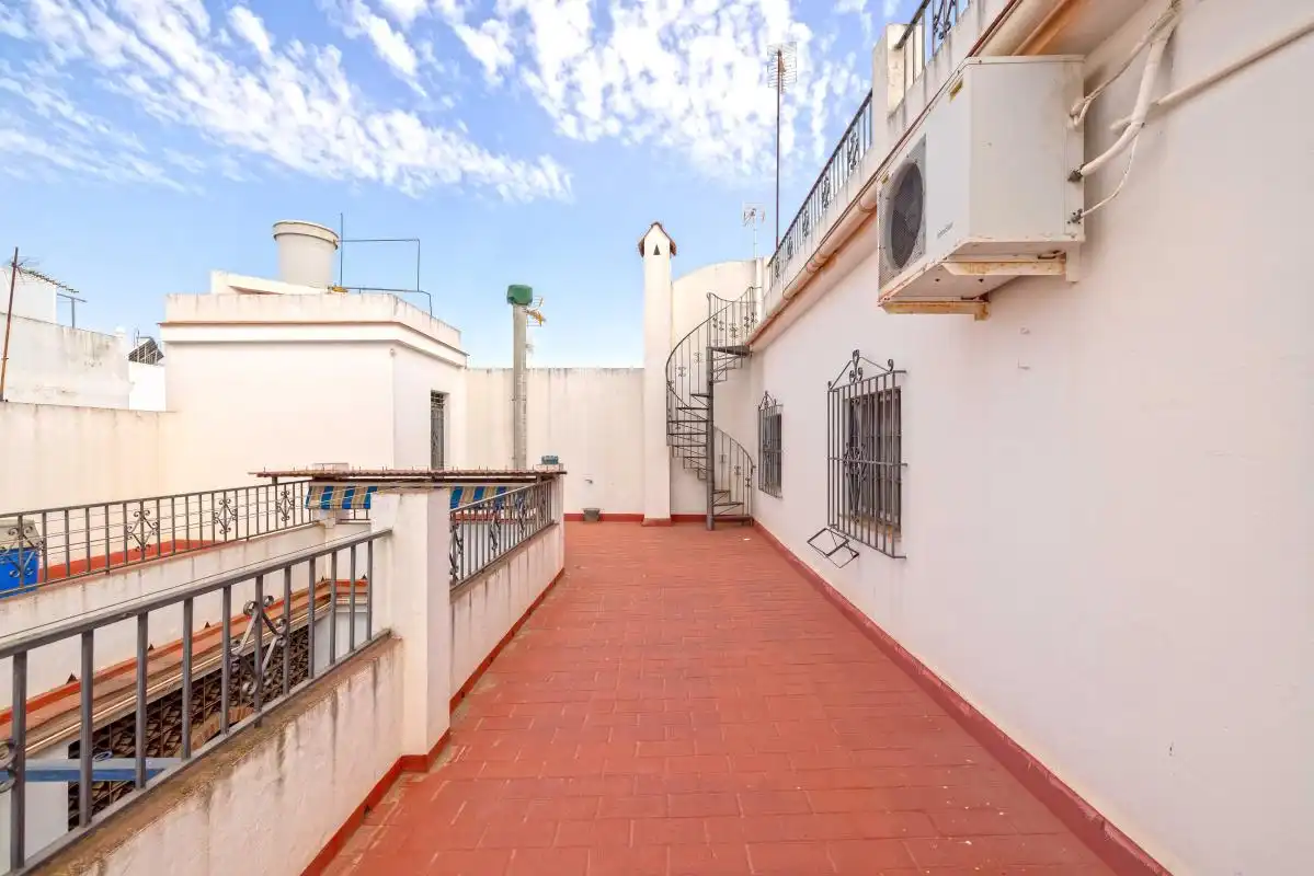 Terrassa de Casa adosada en venda en Dos Hermanas amb Aire condicionat, Calefacció i Jardí privat