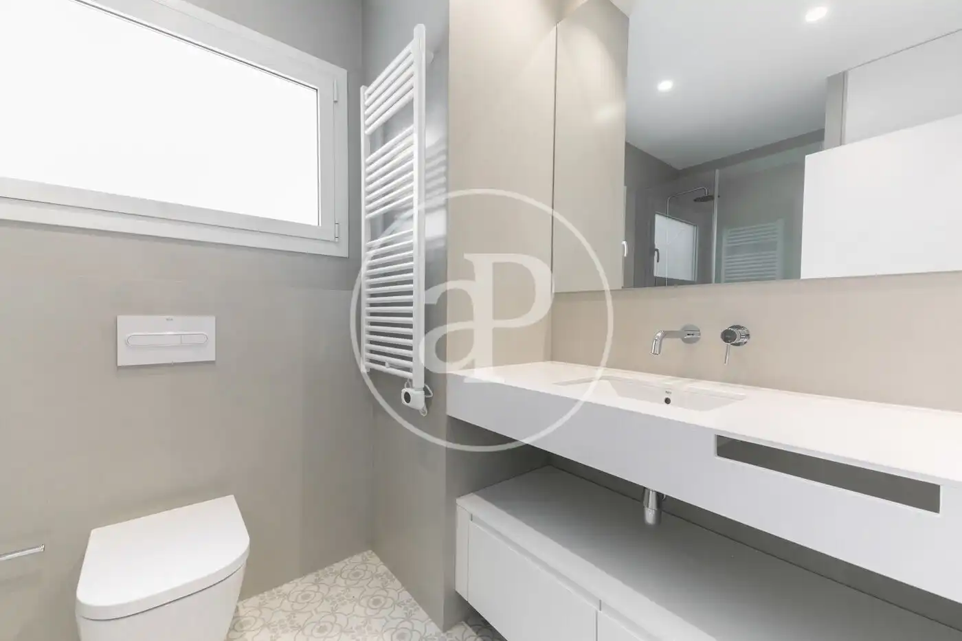 Baño de Piso de alquiler en Barcelona con Aire acondicionado, Calefacción y Amueblado