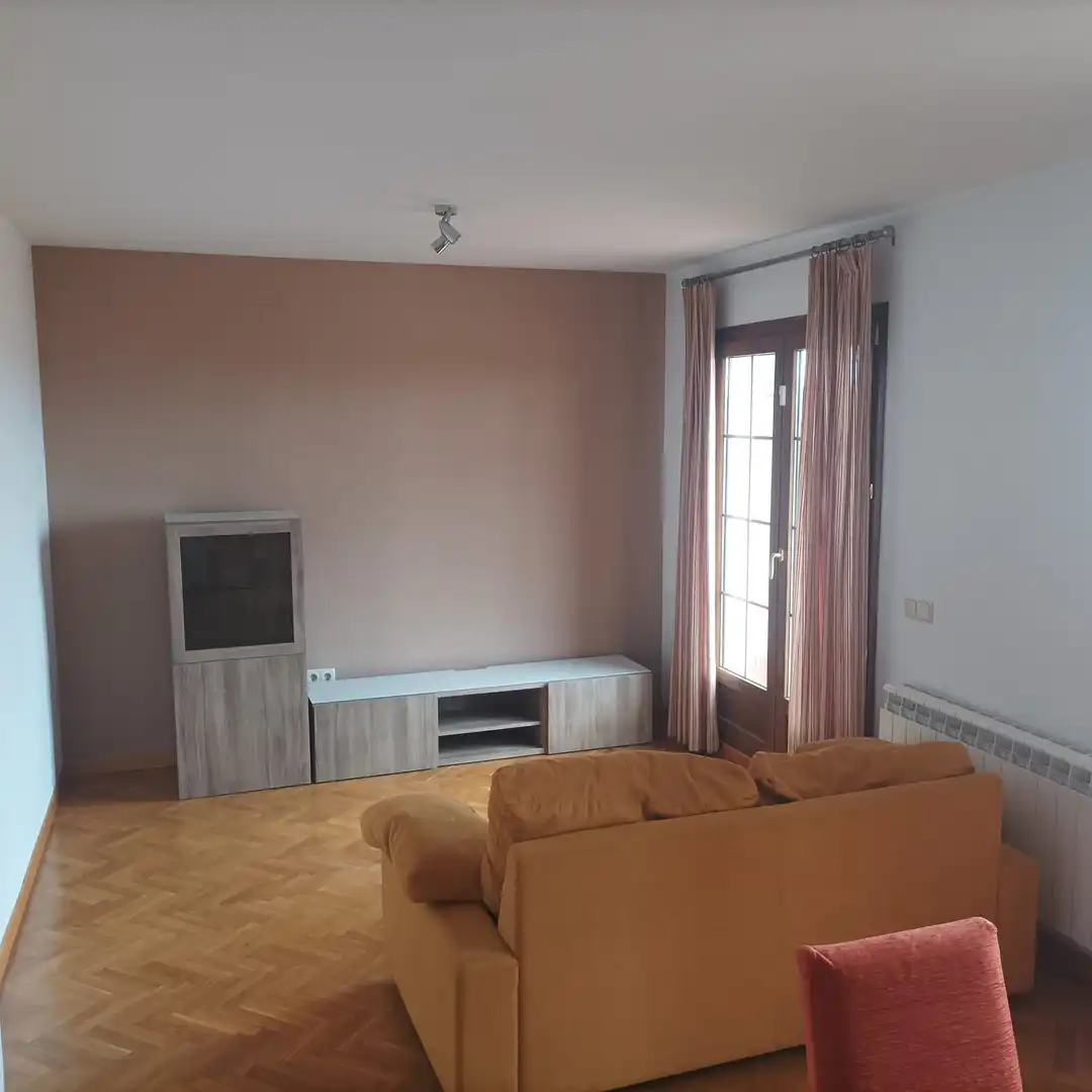Sala de estar de Ático en venta en Quintanar de la Orden con Aire acondicionado, Calefacción y Parquet